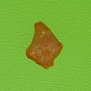 Naturglas gebohrt - lybisches Wüstenglas Nr. 4