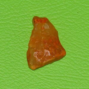 Naturglas gebohrt - lybisches Wüstenglas Nr. 5