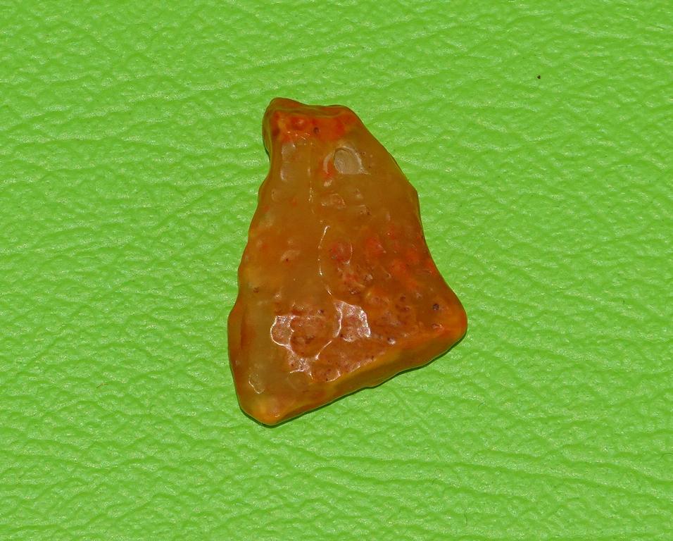 Naturglas gebohrt - lybisches Wüstenglas Nr. 5