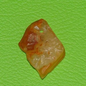 Naturglas gebohrt - lybisches Wüstenglas Nr. 6