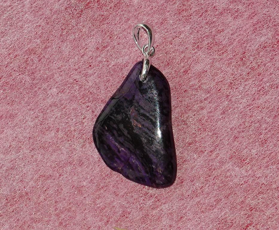 Sugilith-Anhänger Nr. 1