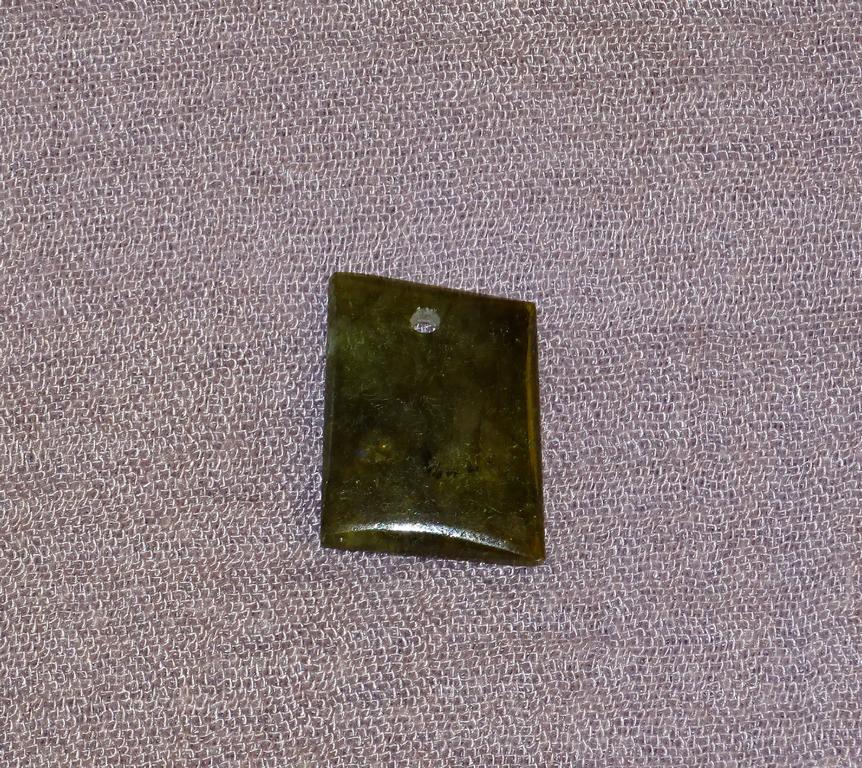 Labradorit Flachstein gebohrt Nr. 6