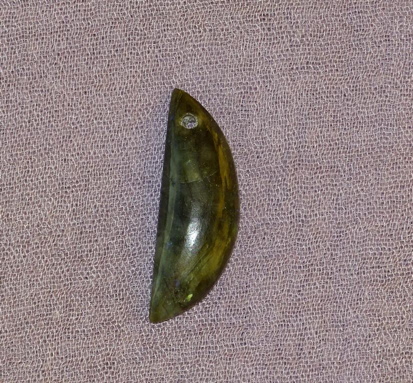 Labradorit Flachstein gebohrt Nr. 7