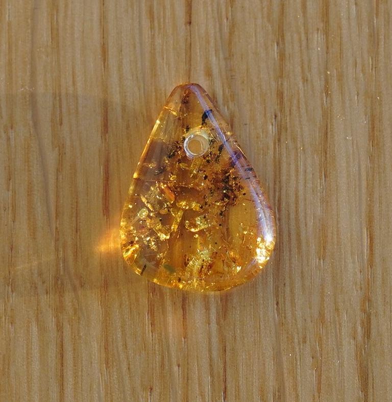 Bernstein gebohrt Nr. 11