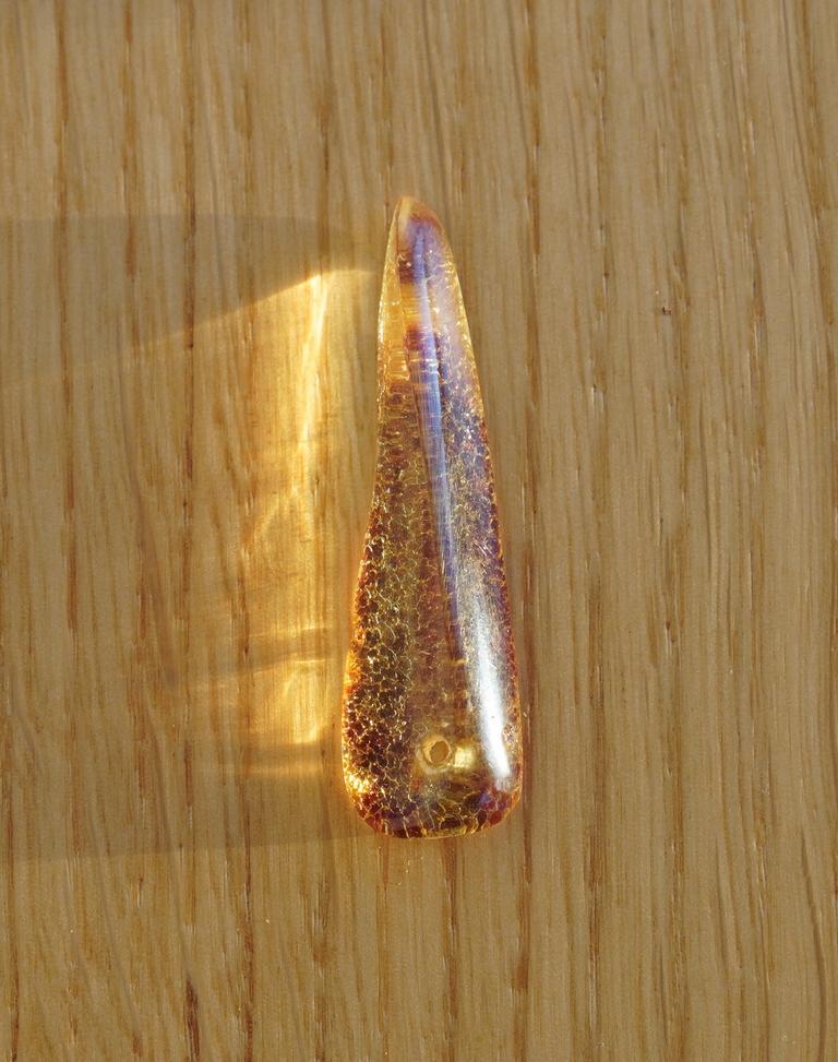 Bernstein gebohrt Nr. 9