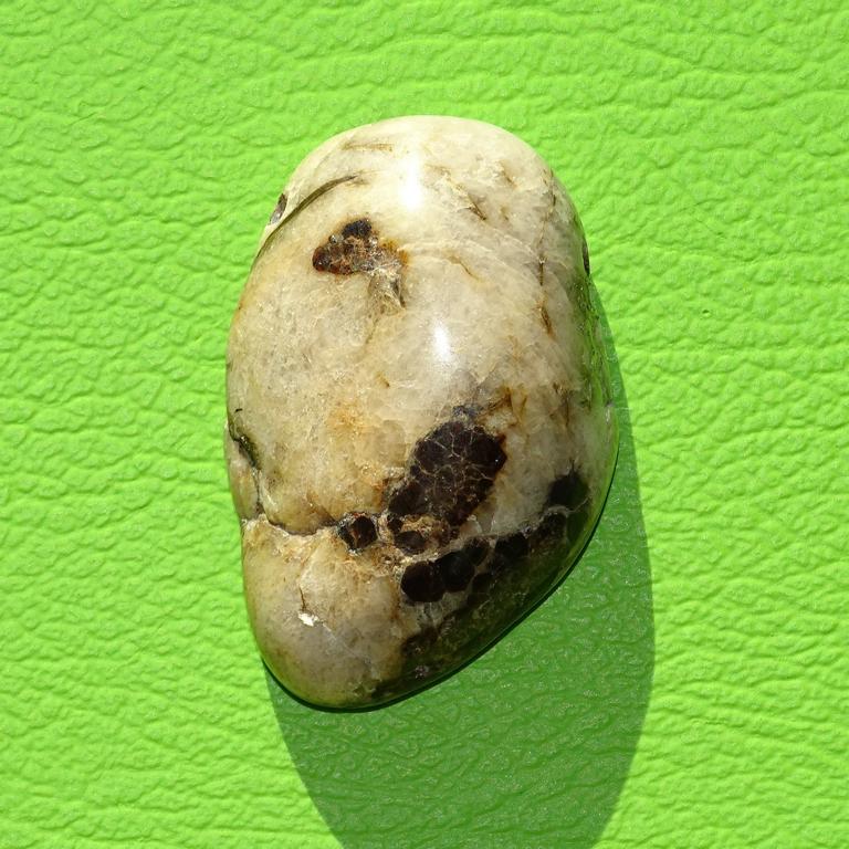 Almandin gebohrt Nr. 6