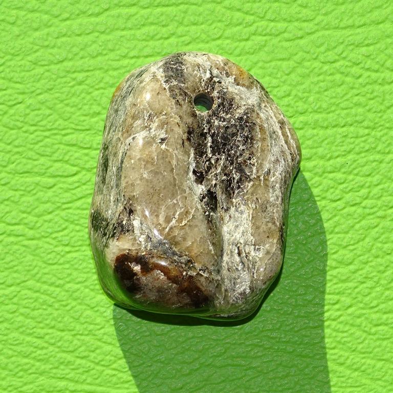 Almandin gebohrt Nr. 7