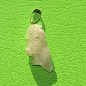 Amblygonit-Rohstein-Anhänger Nr. 10