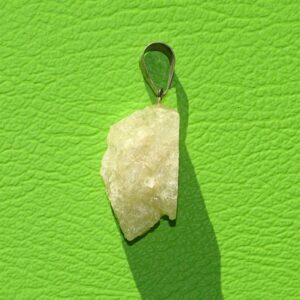 Amblygonit-Rohstein-Anhänger Nr. 8