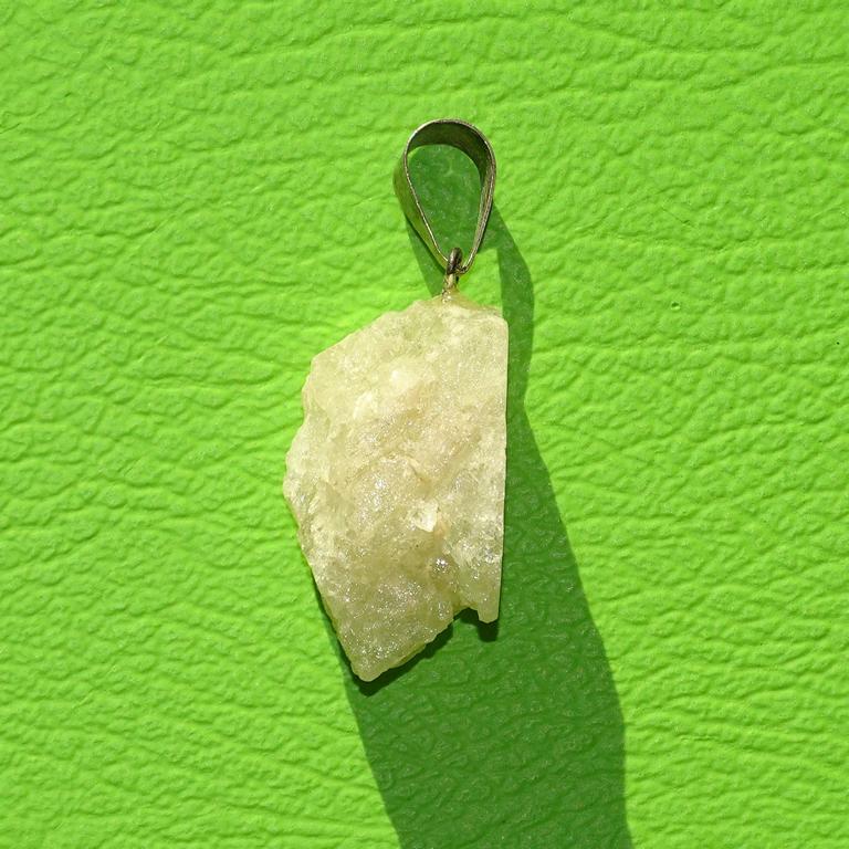 Amblygonit-Rohstein-Anhänger Nr. 8