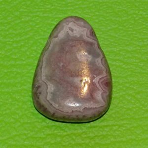 Rhodochrosit-Trommelstein gebohrt Nr. 2