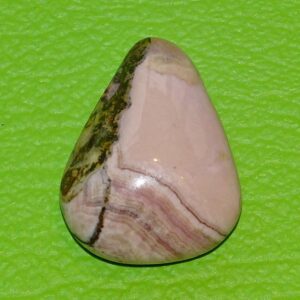 Rhodochrosit-Trommelstein gebohrt Nr. 3