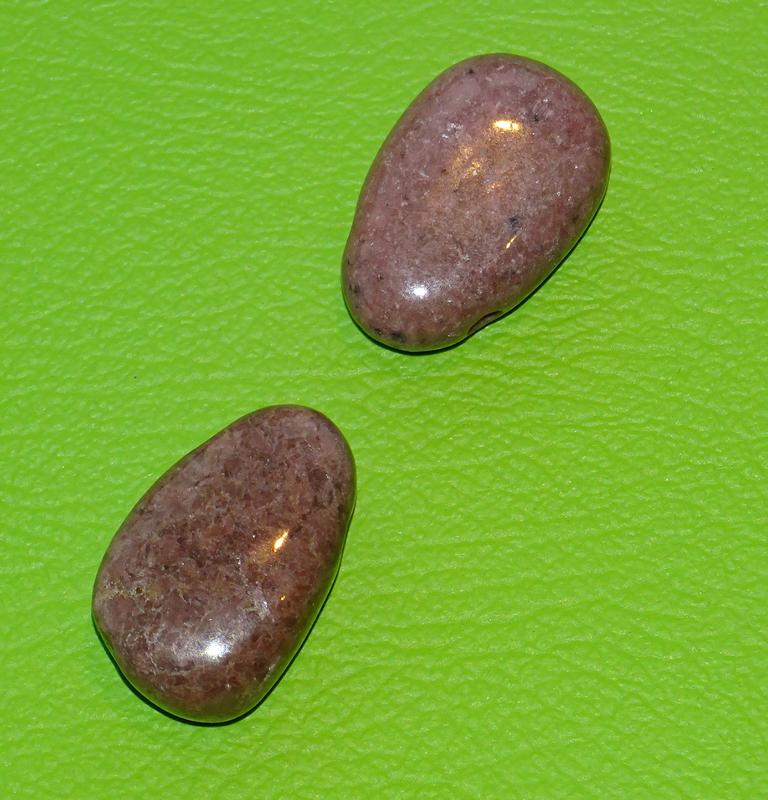 Rhodonit Tropfen gebohrt