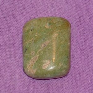 Fuchsit-Rubin gebohrt Nr. 8