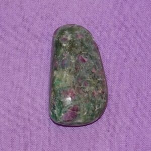 Fuchsit-Rubin gebohrt Nr. 9