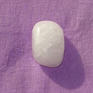 Schneequarz gebohrt Nr. 2