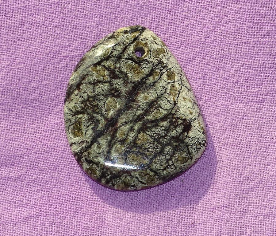 Silberauge-Flachstein gebohrt Nr. 1