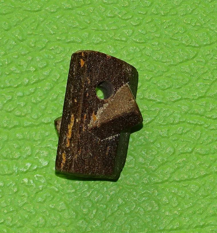 Staurolith gebohrt Nr. 2