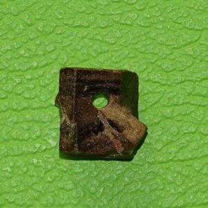 Staurolith gebohrt Nr. 4