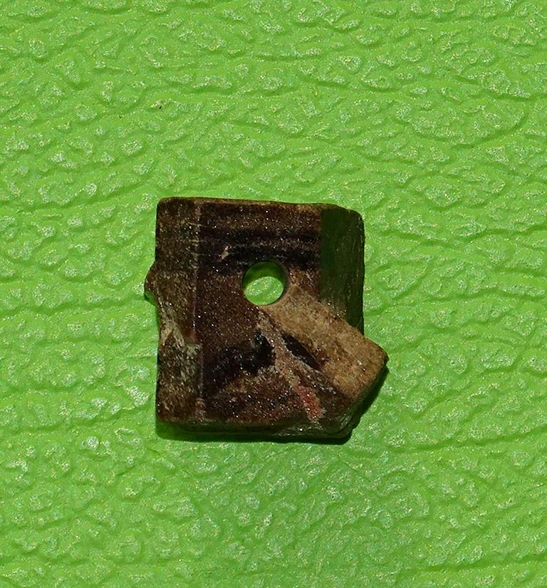 Staurolith gebohrt Nr. 4