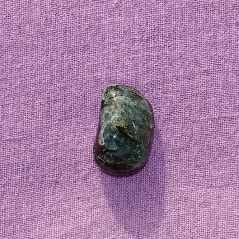 Turmalin blau, gebohrt, Nr. 4