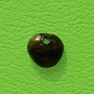 Turmalin grün, gebohrt, Nr. 1