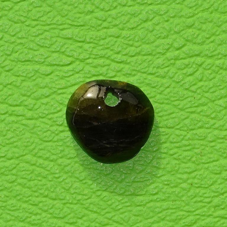 Turmalin grün, gebohrt, Nr. 1