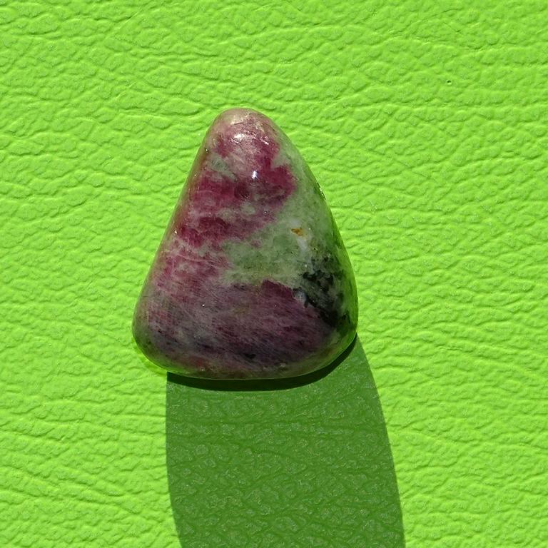 Zoisit-Rubin gebohrt Nr. 1