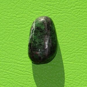 Zoisit-Rubin gebohrt Nr. 4