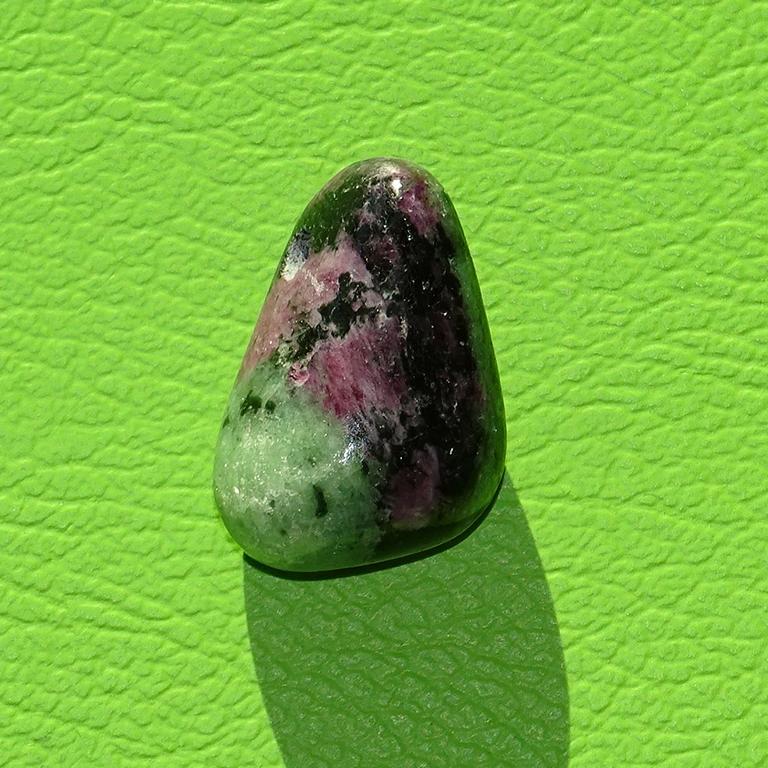 Zoisit-Rubin gebohrt Nr. 7