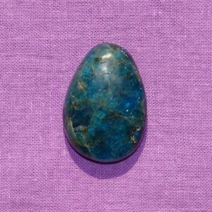 Apatit-Tropfen gebohrt