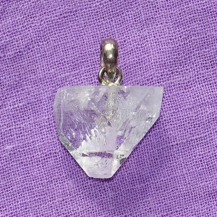 Apophyllit-Anhänger Nr. 3