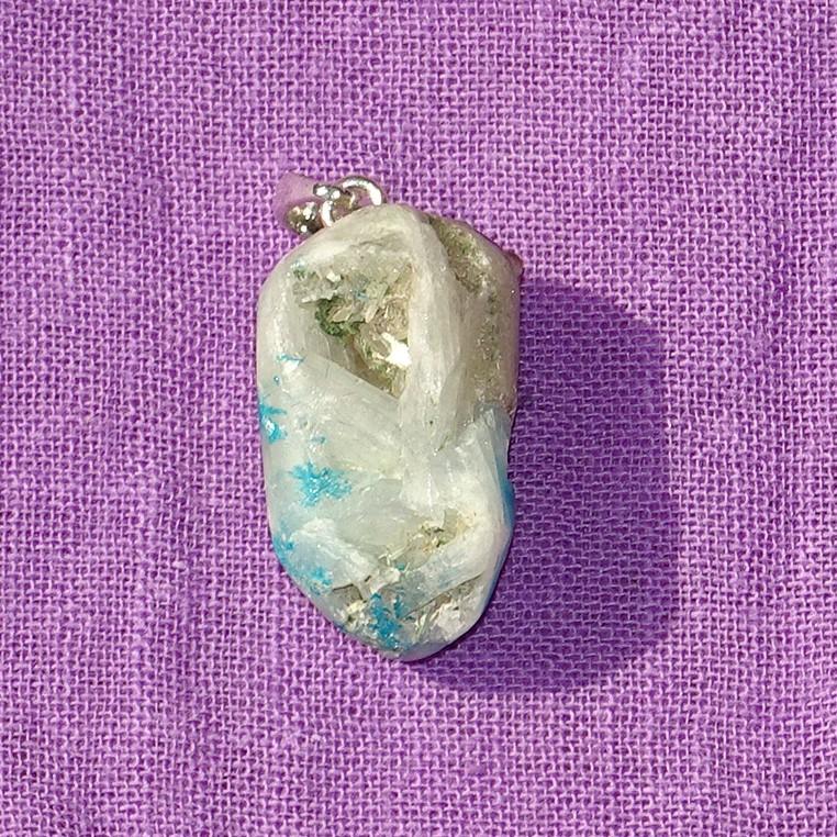 Cavansit auf Stilbit - Anhänger Nr. 3