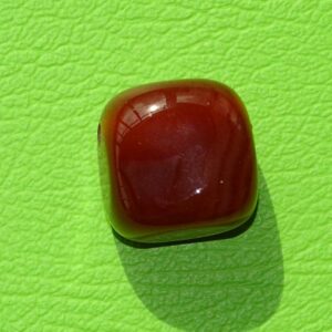 Fleischachat-Trommelstein gebohrt Nr. 4