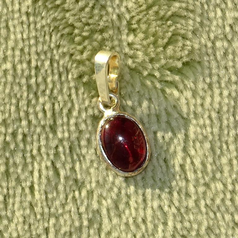 Granat-Anhänger Nr. 2