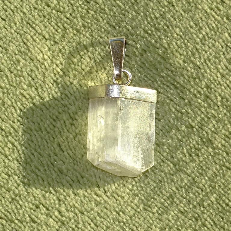 Hiddenit-Anhänger Nr. 1