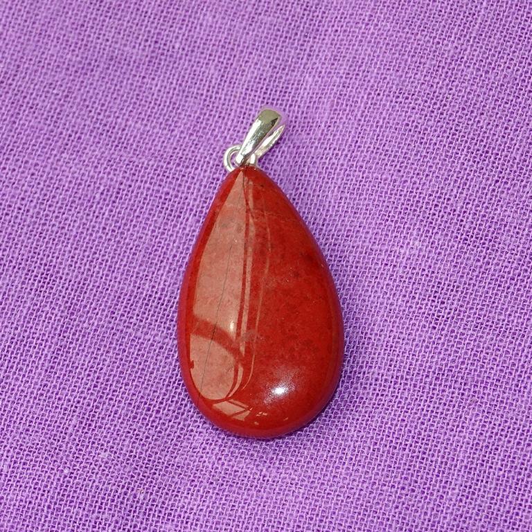 Jaspis-Anhänger in Tropfenform (rot)