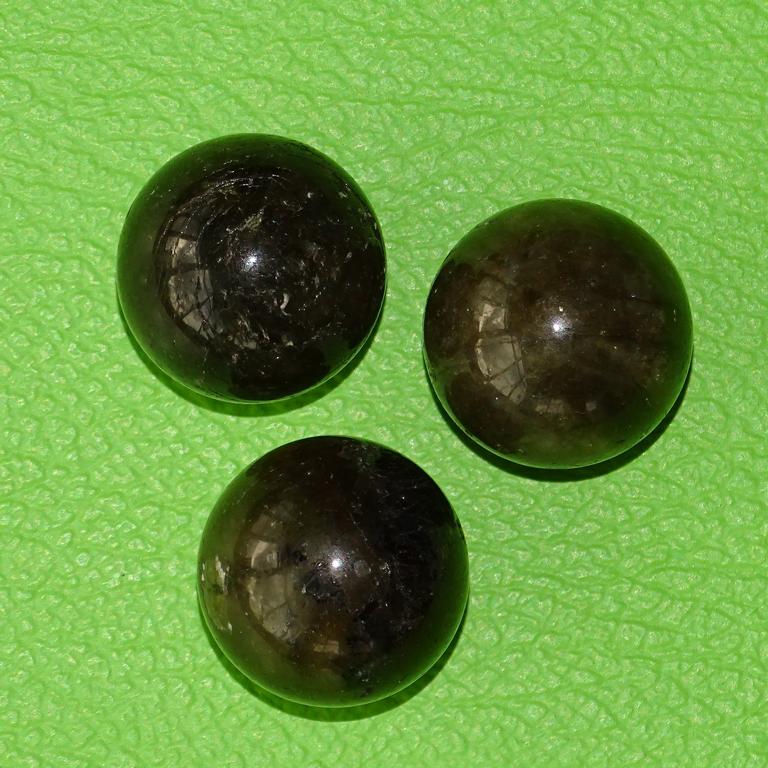 Labradorit-Kugel Ø 2 cm