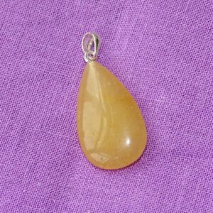 Orangencalcit-Anhänger in Tropfenform