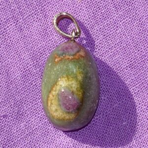 Fuchsit-Rubin-Anhänger Nr. 1