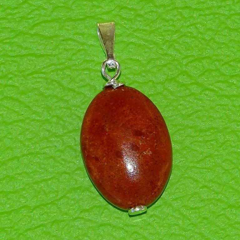 Schaumkoralle-Anhänger in Tropfenform