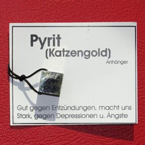 Pyrit-Würfel gebohrt mit Band Nr. 1