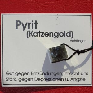Pyrit-Würfel gebohrt mit Band Nr. 4