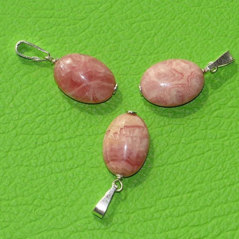 Rhodochrosit-Anhänger in Tropfenform