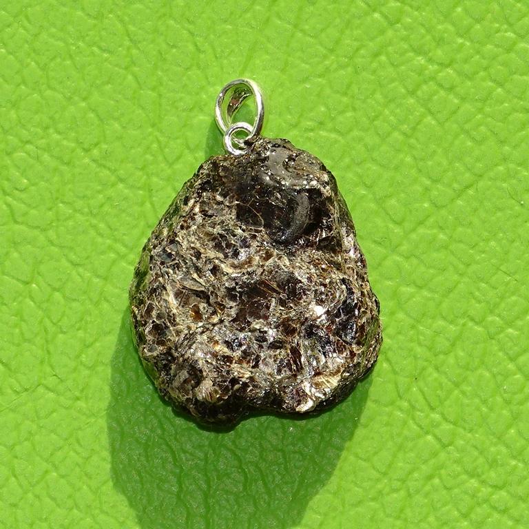 Biotit-Linse-Anhänger Nr. 9