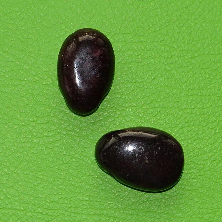 Granat-Tropfen gebohrt