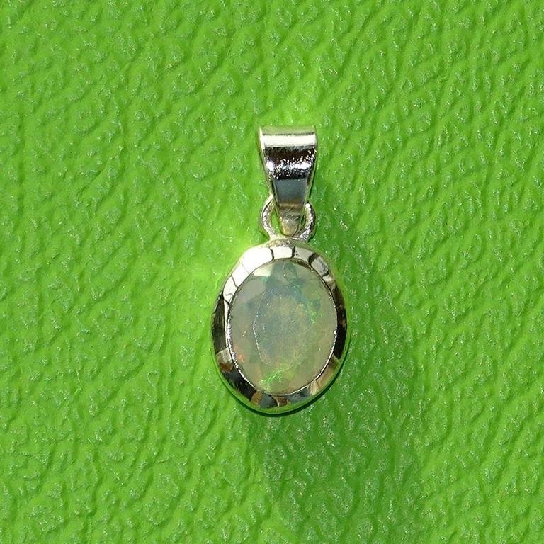 Edelopal-Anhänger Nr. 6