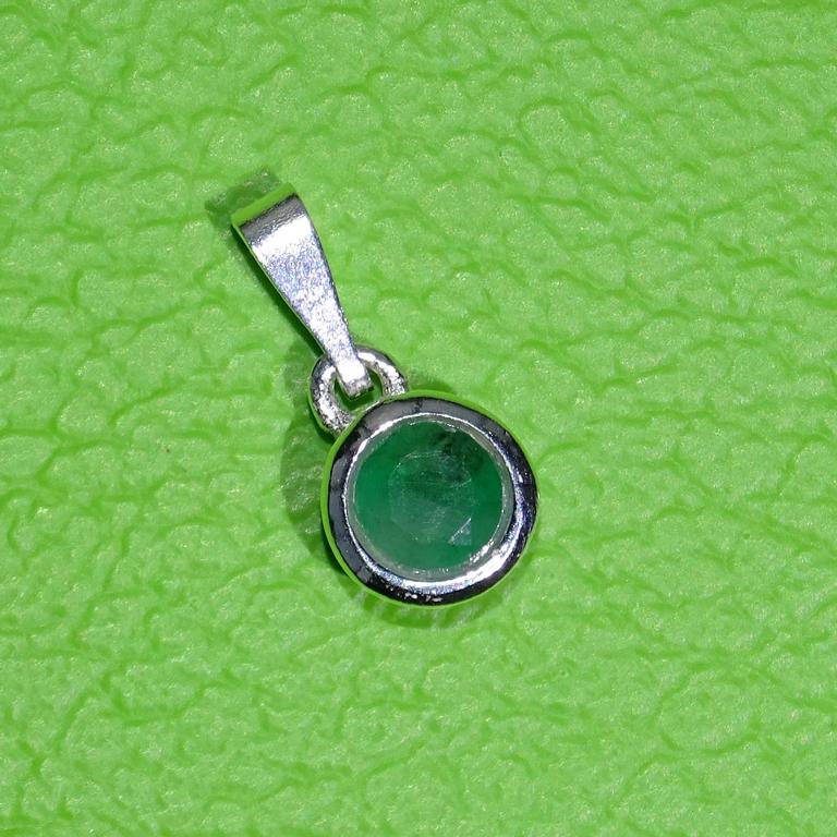 Smaragd-Anhänger facettiert & in Silber gefasst